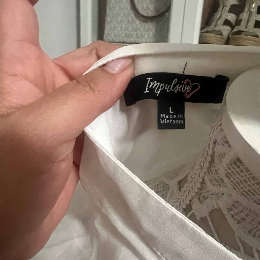White top - Picture 3 of 3